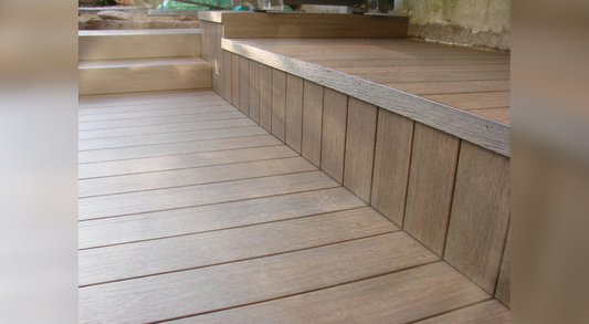 Taras z desek kompozytowych - jak wykończyć?